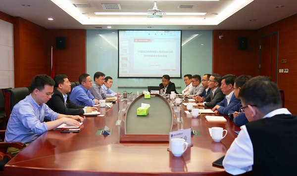 会议合影(1)(1).jpg